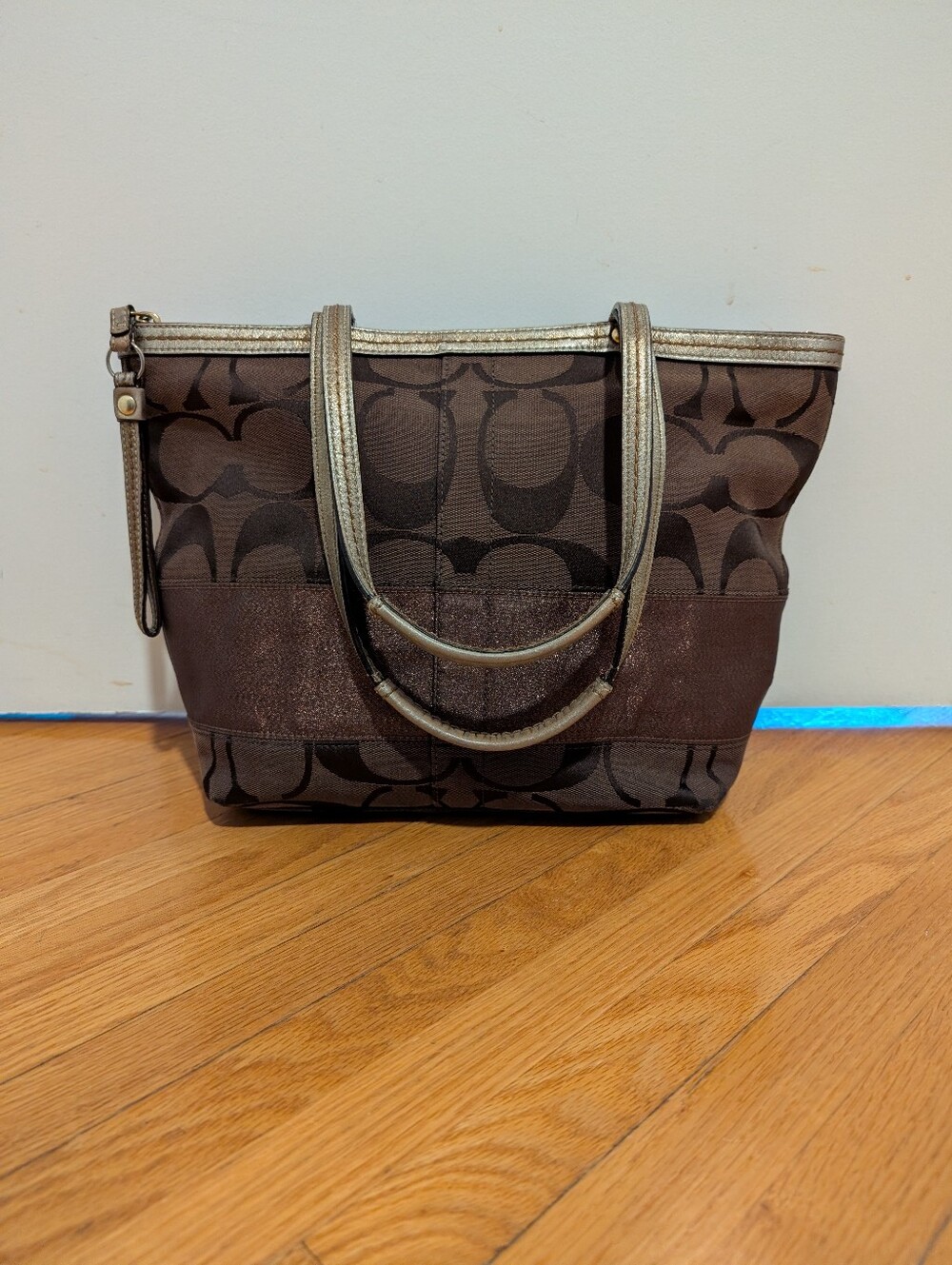 Coach Vintage Y2K Dark Brown Signature C Tote Bag Gold Metallic Trim F13548